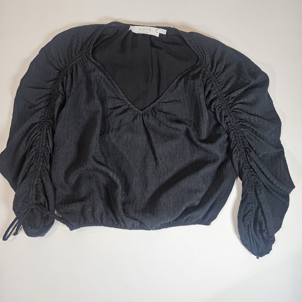 ASTR Crop Top Womens XS Black V-neck Whimsy Goth Textured Blouse